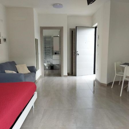 Riva'S Slim House 2 Appartement Buitenkant foto